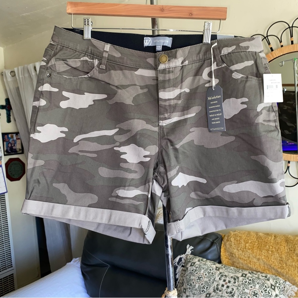 'Ab'solution Shaping Camo Twill Cuffed Shorts Plus Size 18W NWT
